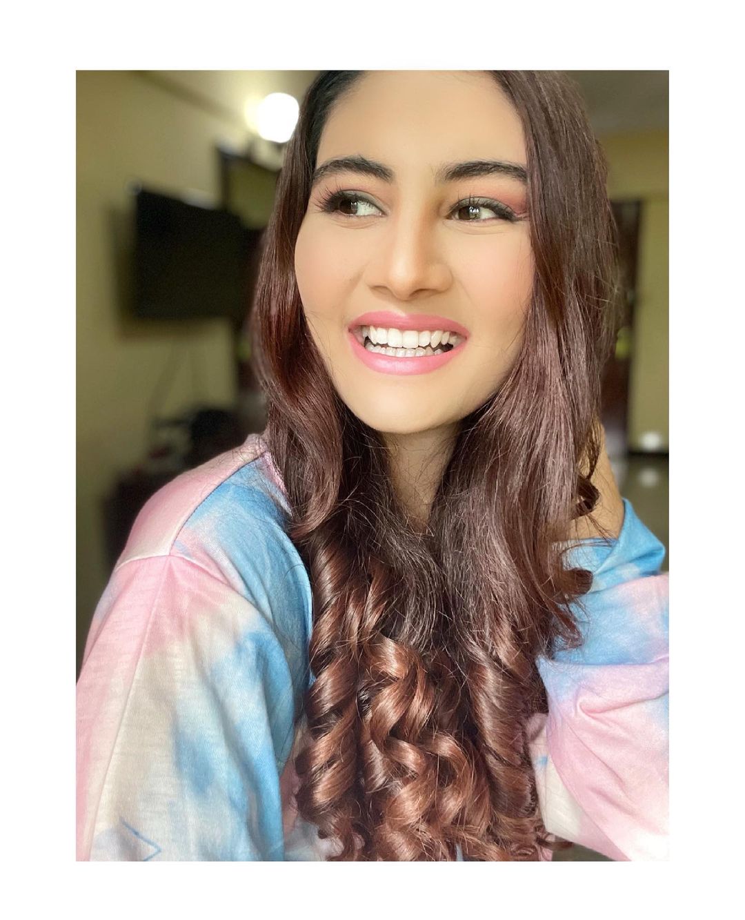 Vedika Bhandari Biography, Boyfriend, Family, Income, and Unknown Facts